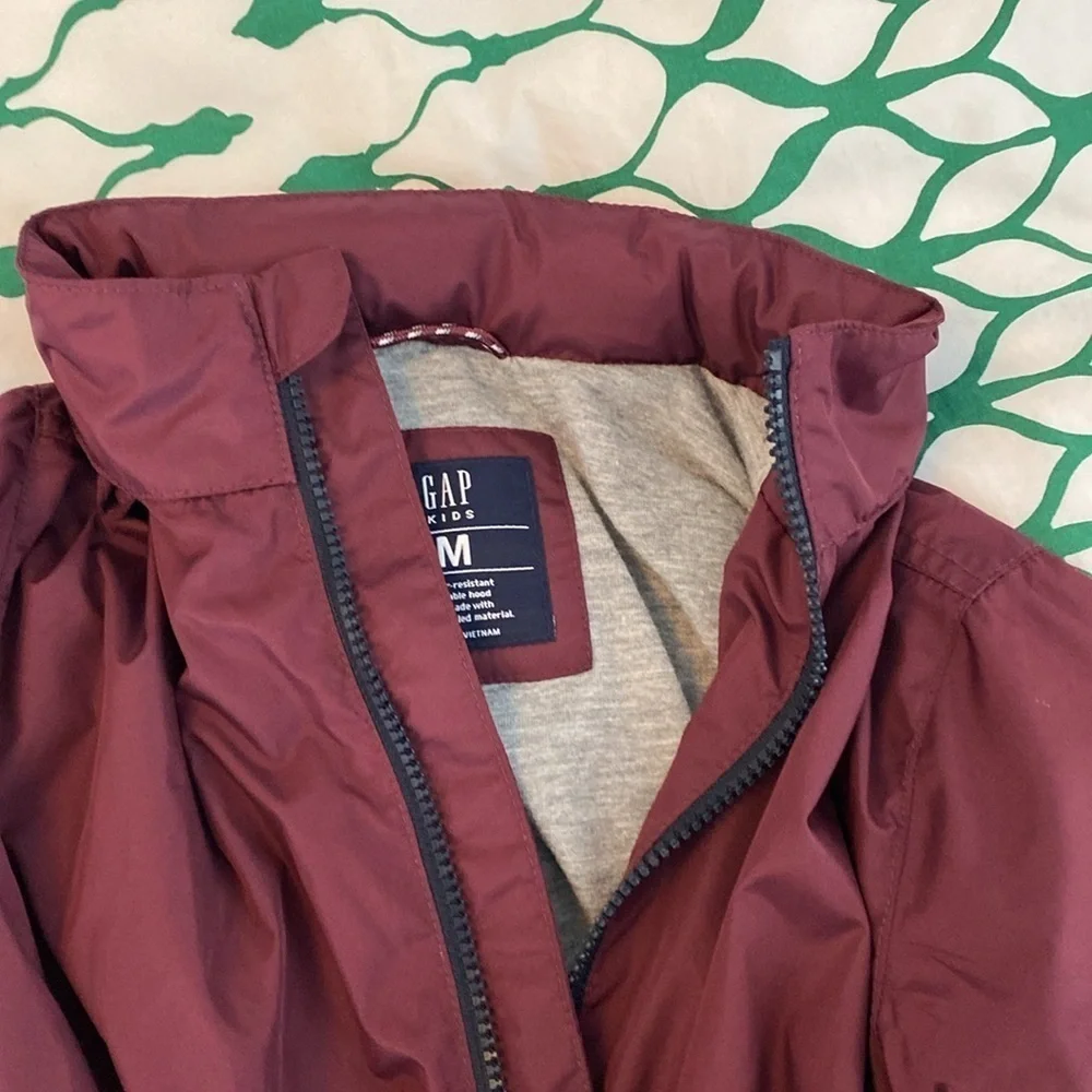 Gap kids raincoat sized medium